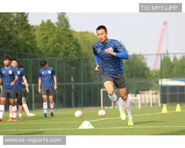 火药味十足!冈萨雷斯手指世界杯冠军徽章,派斯1-0手势回应